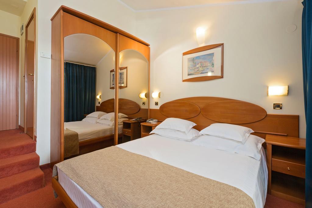 Superior Room with Balcony - Sea Side,684485574:JPEG